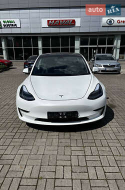 Седан Tesla Model 3 2022 в 