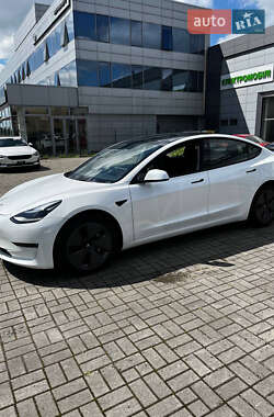 Седан Tesla Model 3 2022 в 