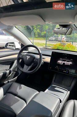 Седан Tesla Model 3 2022 в 