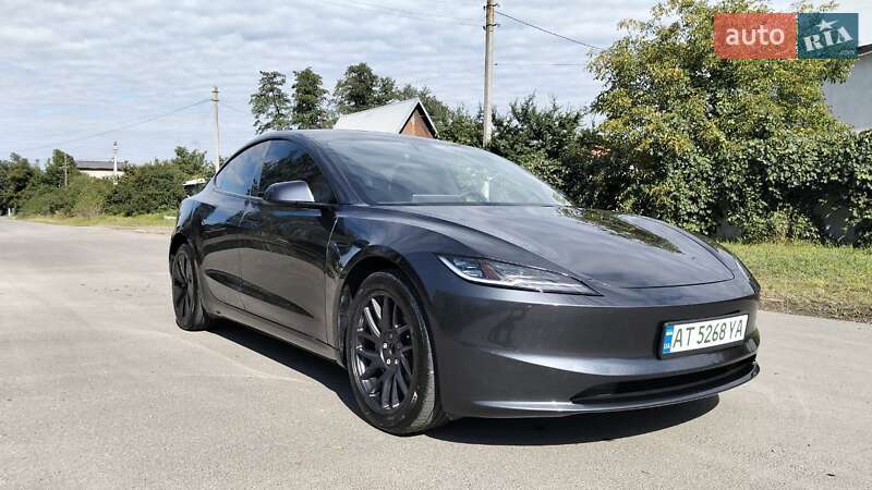 Седан Tesla Model 3 2024 в 