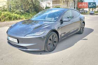 Седан Tesla Model 3 2024 в 