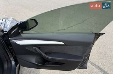 Седан Tesla Model 3 2022 в 
