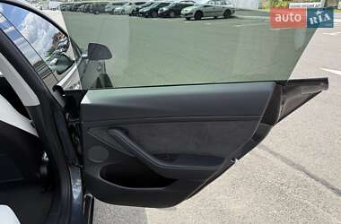 Седан Tesla Model 3 2022 в 