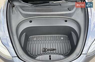 Седан Tesla Model 3 2022 в 