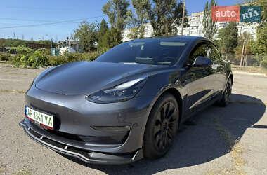 Седан Tesla Model 3 2021 в 
