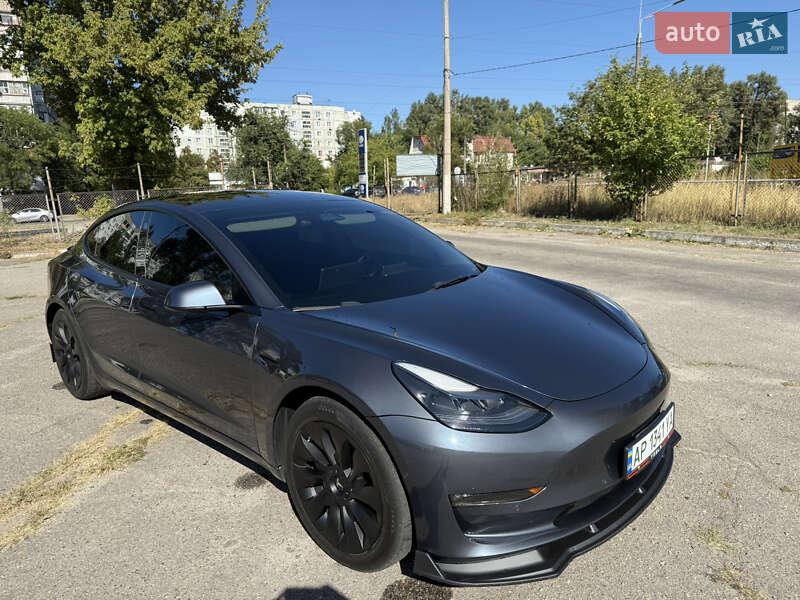Седан Tesla Model 3 2021 в 