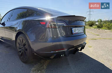 Седан Tesla Model 3 2021 в 