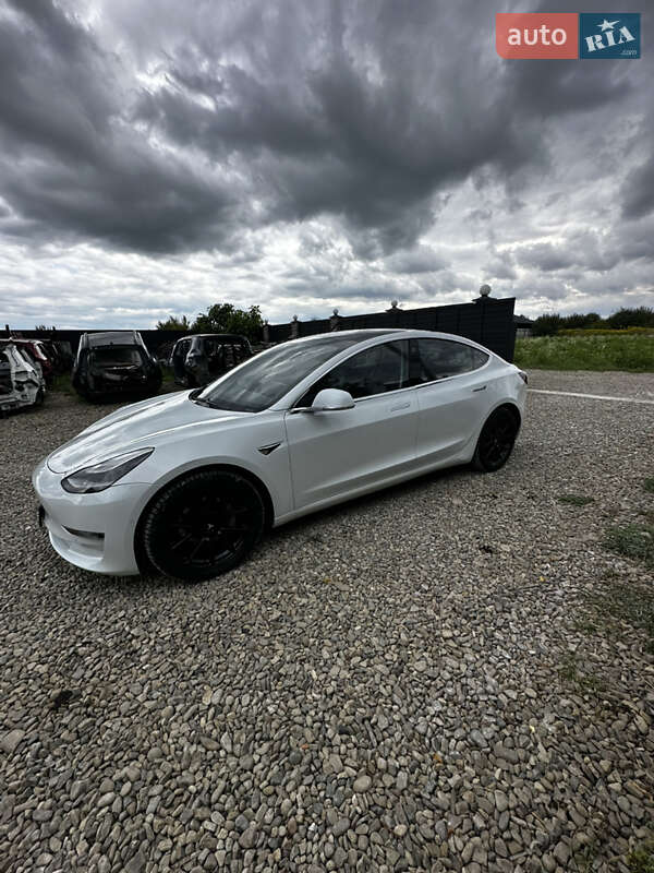 Седан Tesla Model 3 2019 в Білій Церкві