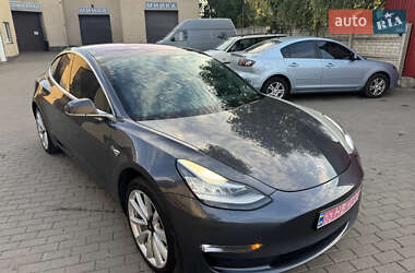 Седан Tesla Model 3 2017 в 