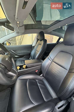 Седан Tesla Model 3 2017 в 