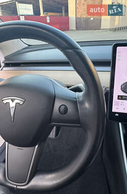 Седан Tesla Model 3 2017 в 