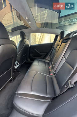 Седан Tesla Model 3 2017 в 