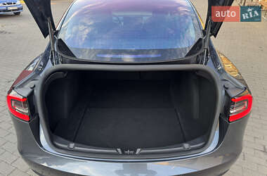 Седан Tesla Model 3 2017 в 