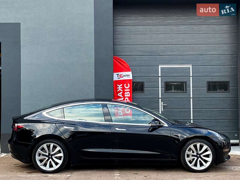 Седан Tesla Model 3 2020 в Киеве