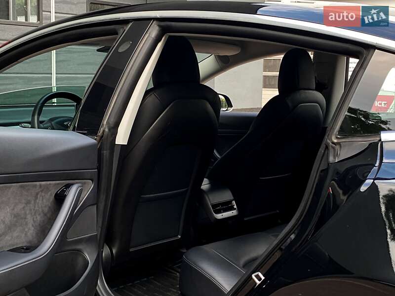 Седан Tesla Model 3 2020 в Киеве