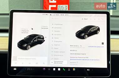Седан Tesla Model 3 2020 в 