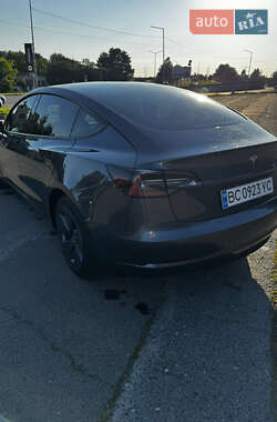 Седан Tesla Model 3 2023 в 