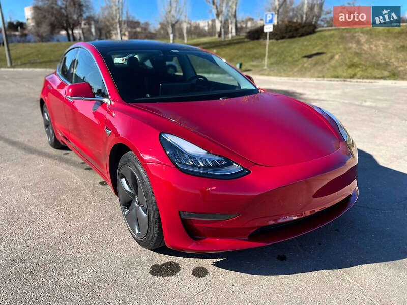 Седан Tesla Model 3 2019 в 