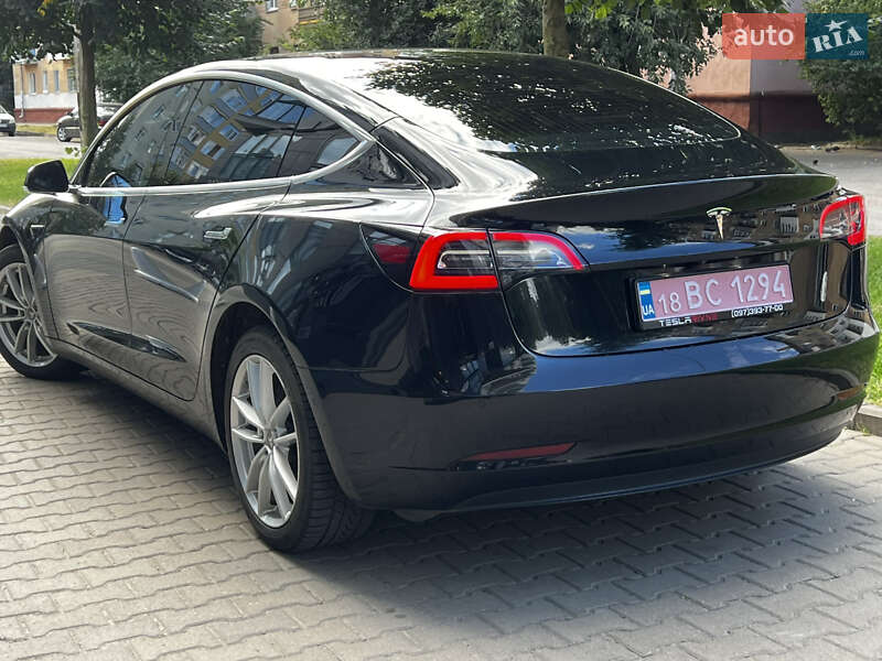 Седан Tesla Model 3 2020 в Рівному