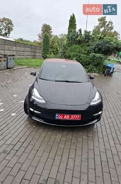 Седан Tesla Model 3 2018 в Виннице
