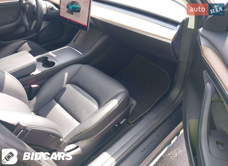 Седан Tesla Model 3 2022 в Киеве
