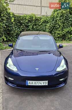 Седан Tesla Model 3 2022 в 