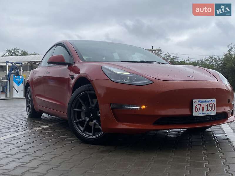 Седан Tesla Model 3 2021 в 