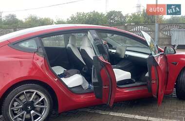 Седан Tesla Model 3 2021 в 