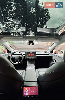 Седан Tesla Model 3 2024 в 