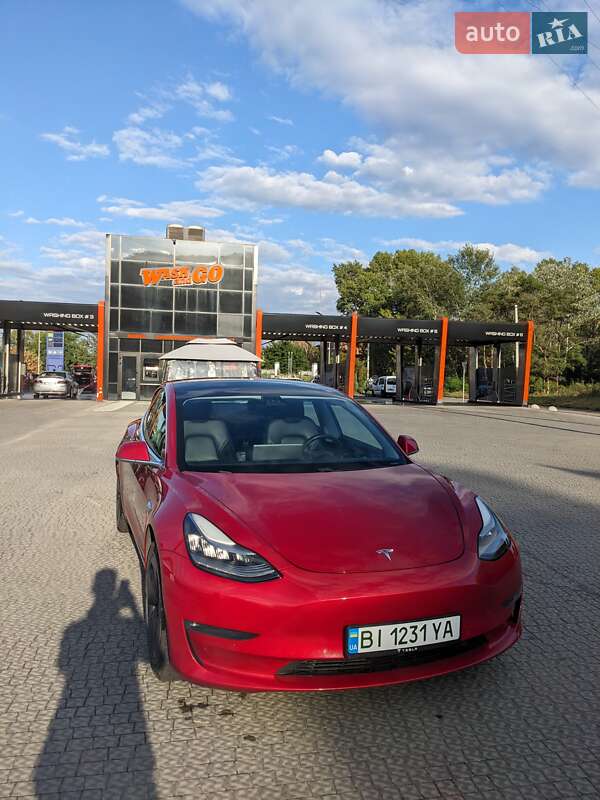 Седан Tesla Model 3 2019 в Полтаві