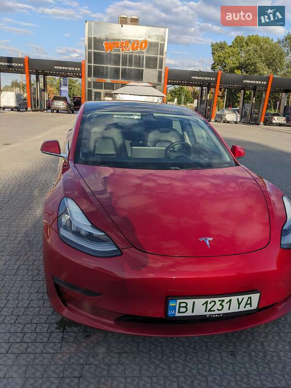 Седан Tesla Model 3 2019 в Полтаві