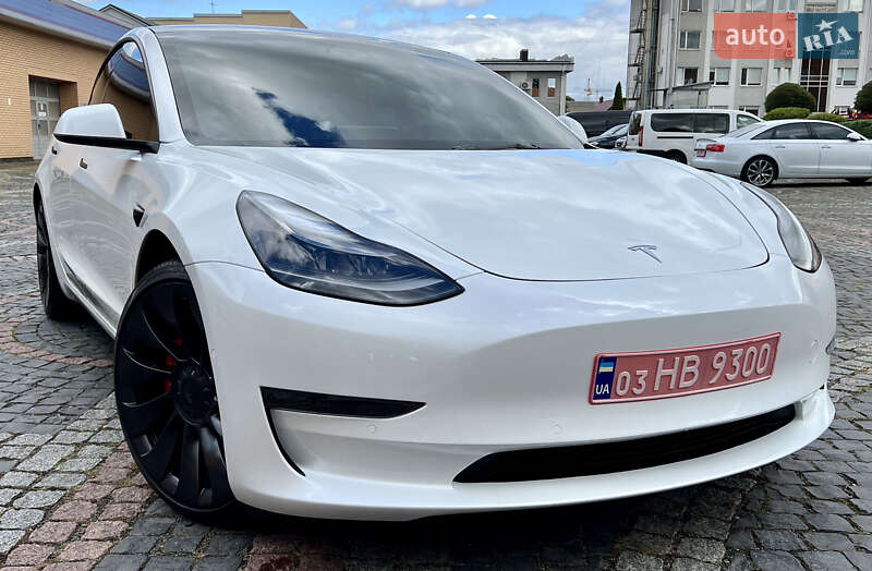 Седан Tesla Model 3 2022 в Луцьку