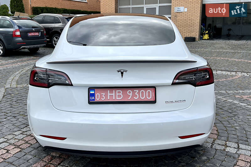 Седан Tesla Model 3 2022 в Луцьку