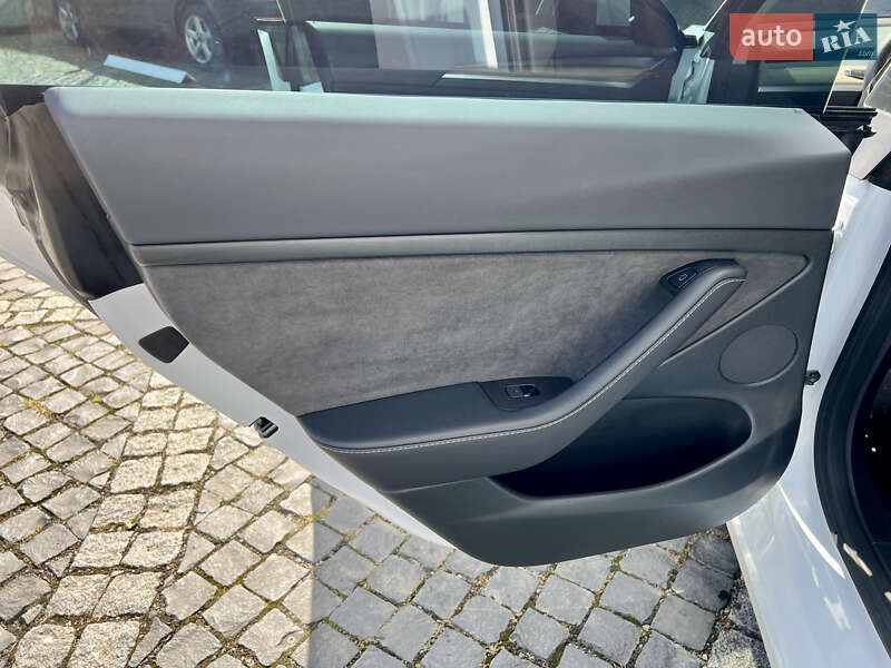 Седан Tesla Model 3 2022 в Луцьку