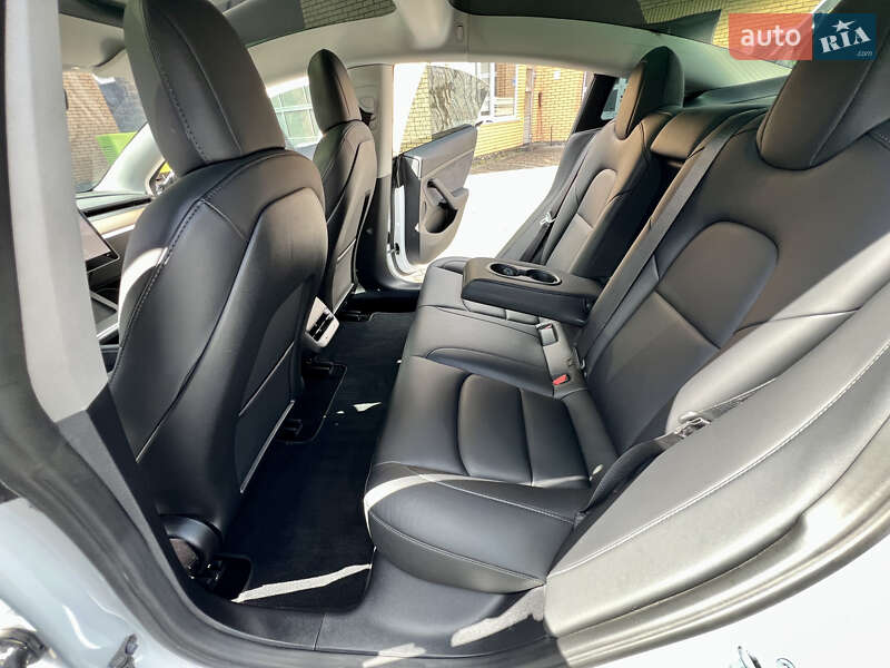 Седан Tesla Model 3 2022 в Луцьку