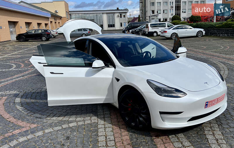 Седан Tesla Model 3 2022 в Луцьку