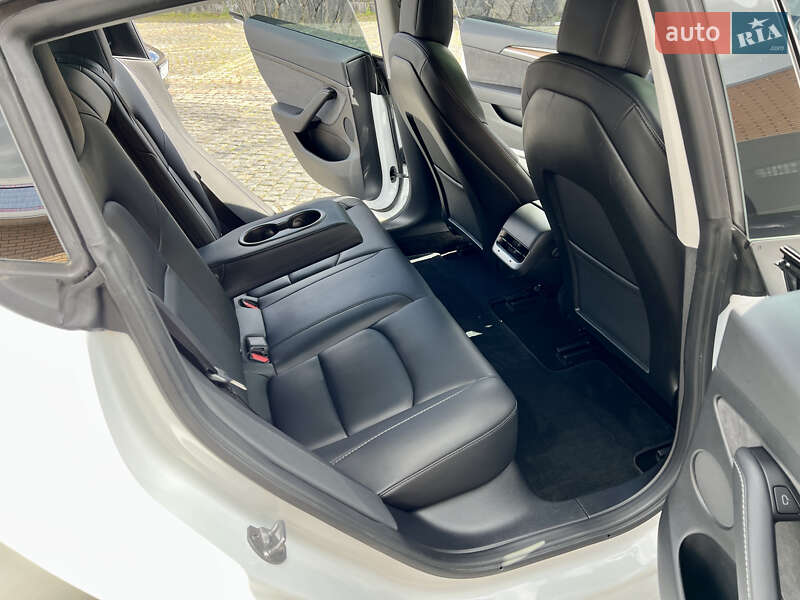 Седан Tesla Model 3 2022 в Луцьку