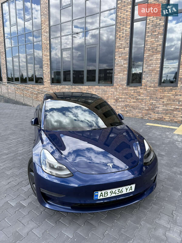 Седан Tesla Model 3 2021 в Виннице