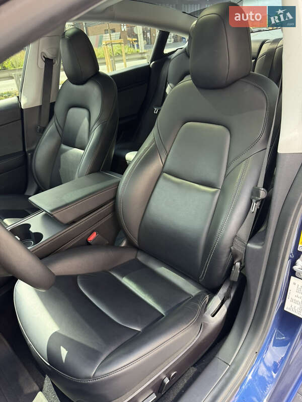 Седан Tesla Model 3 2021 в Виннице