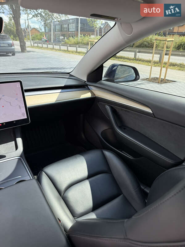 Седан Tesla Model 3 2021 в Виннице