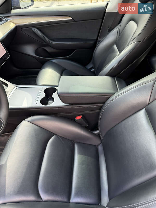 Седан Tesla Model 3 2021 в Виннице