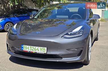 Седан Tesla Model 3 2020 в 