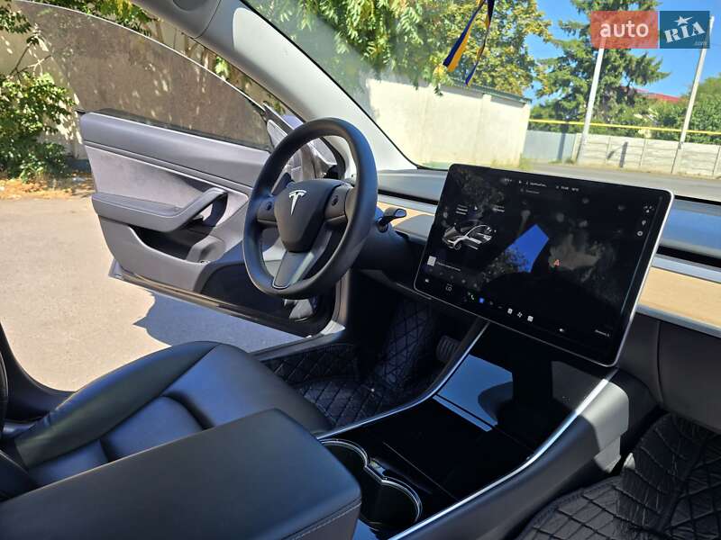 Седан Tesla Model 3 2020 в Одессе