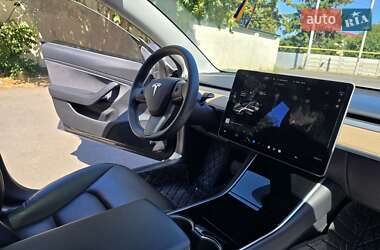 Седан Tesla Model 3 2020 в 
