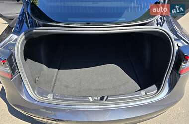 Седан Tesla Model 3 2020 в 