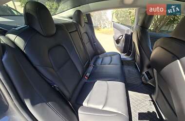 Седан Tesla Model 3 2020 в 