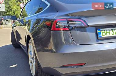 Седан Tesla Model 3 2020 в 