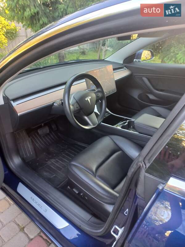Седан Tesla Model 3 2018 в Шептицькому