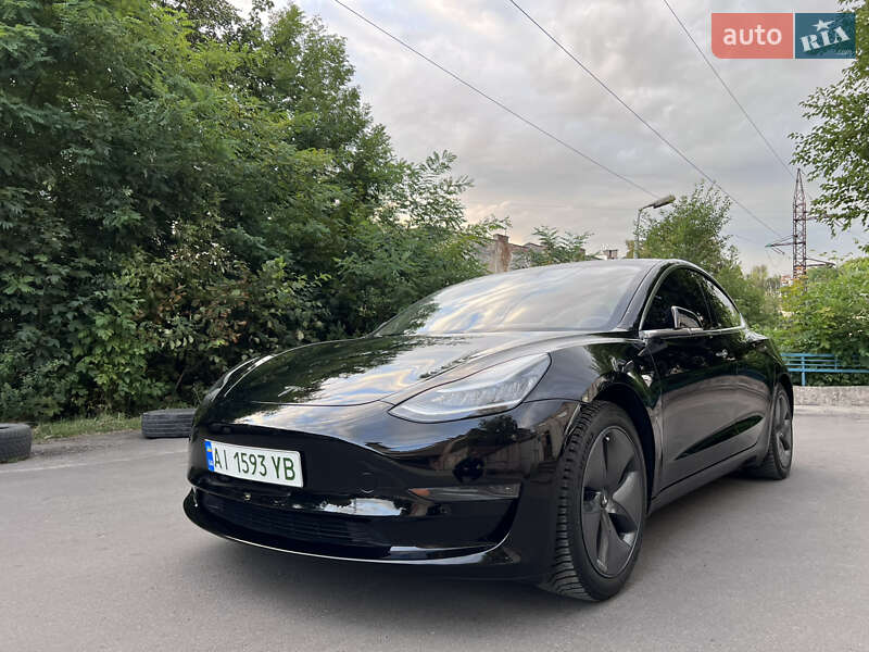 Седан Tesla Model 3 2020 в 