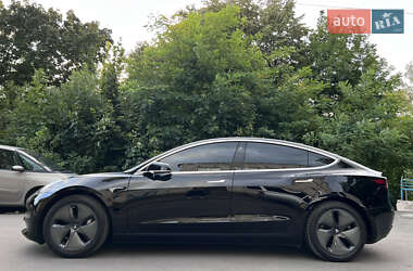 Седан Tesla Model 3 2020 в 